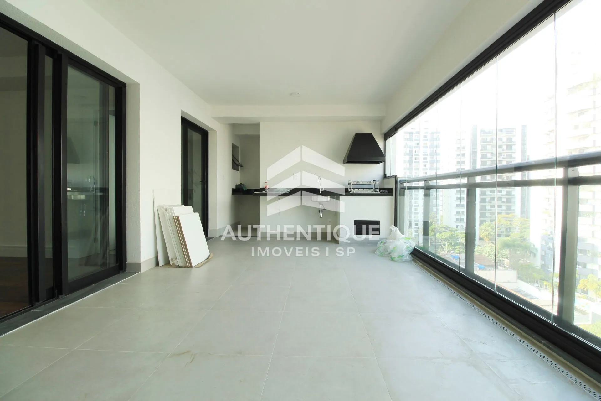 Imagem 1300 Jurupis Moema - Apartamento à venda em São Paulo/SP