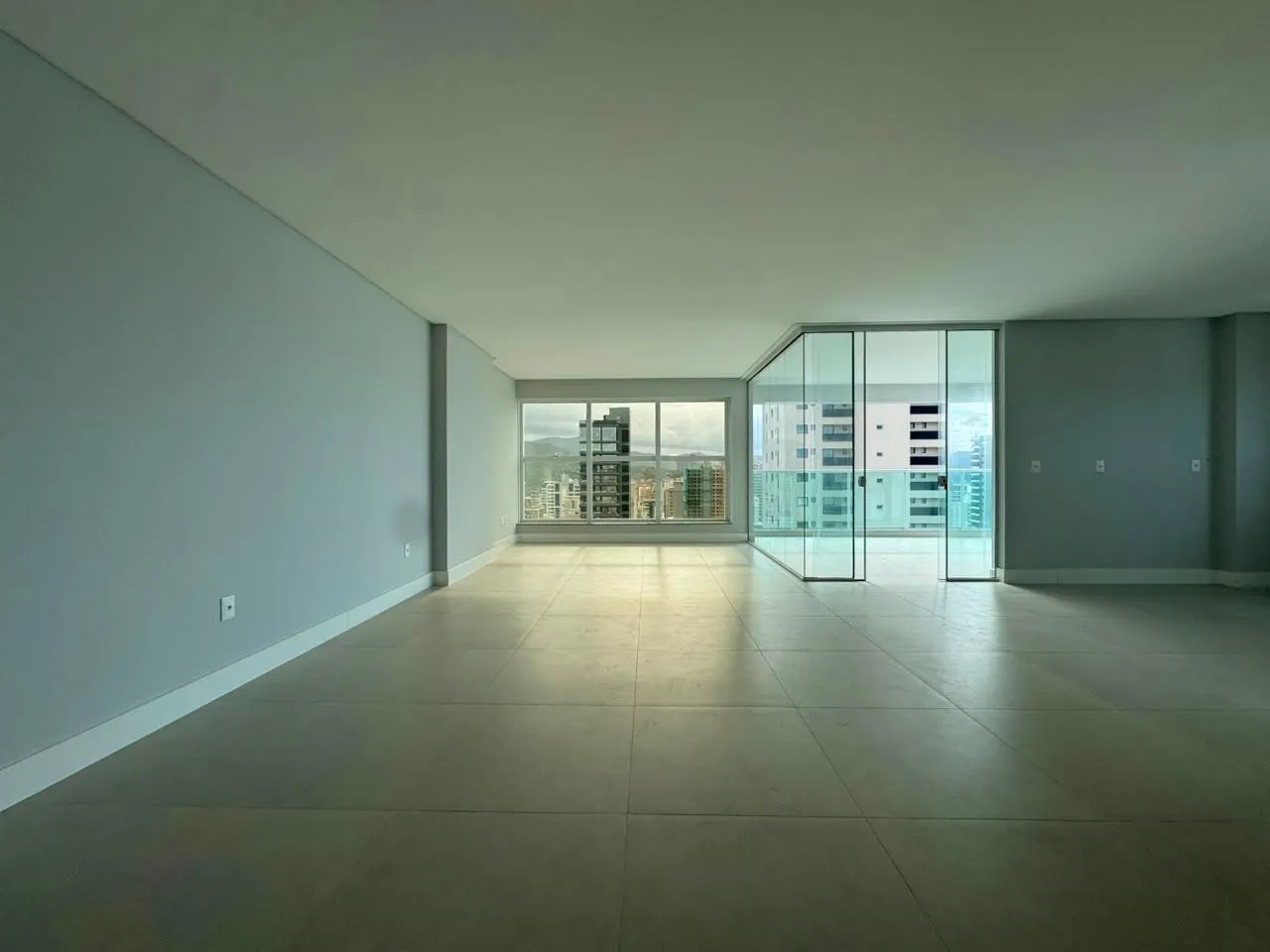 Imagem Apartamento à venda com 160m2 por R$ 2.800.000,00
