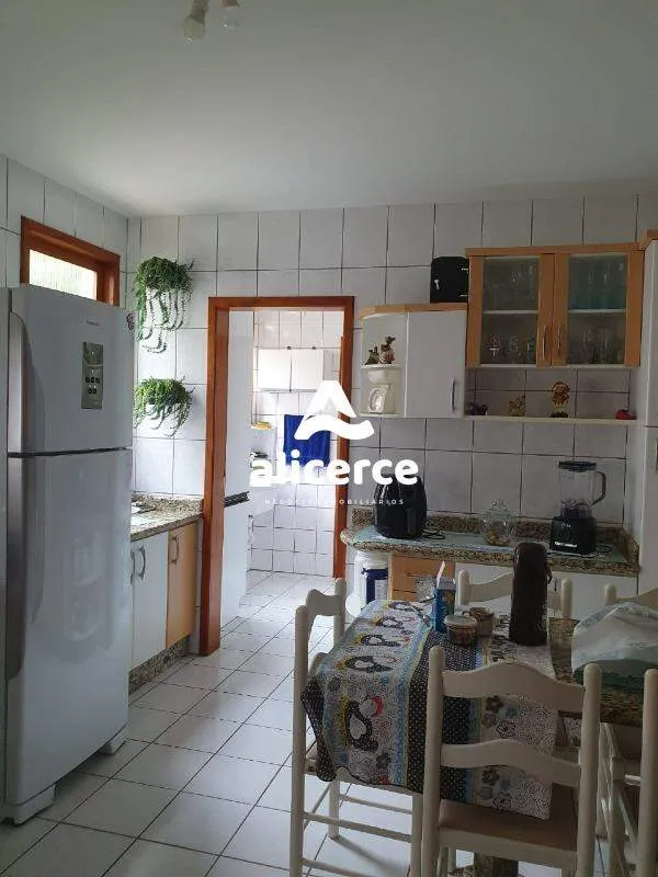 Imagem Casa à venda l 6 Dormitórios, 2 suítes l 370m² l Ponta de Baixo - São José/SC