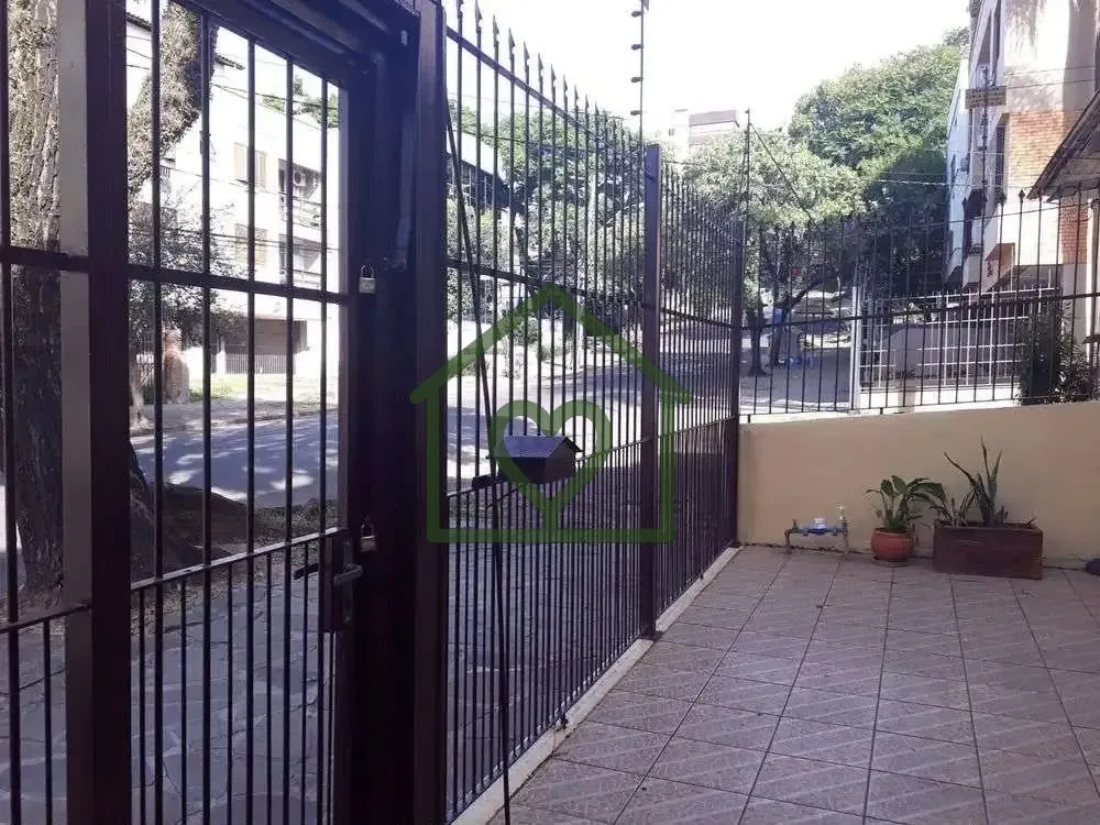 Imagem Ótimo casa/sobrado no bairro Auxiliadora, com 3 dormitórios, 3 vagas de garagem e anexo nos fundos...