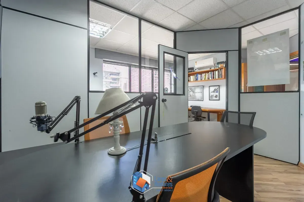 Imagem Conjunto comercial para venda em Vila Cordeiro, 112m²