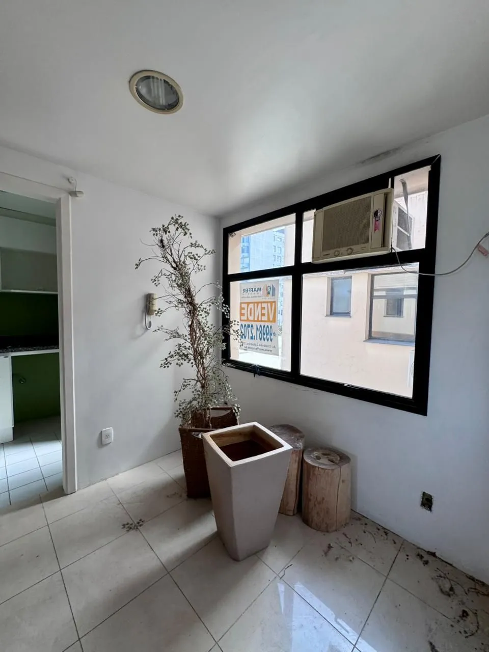 Imagem Oportunidade! Sala com garagem dupla na Cristóvão!