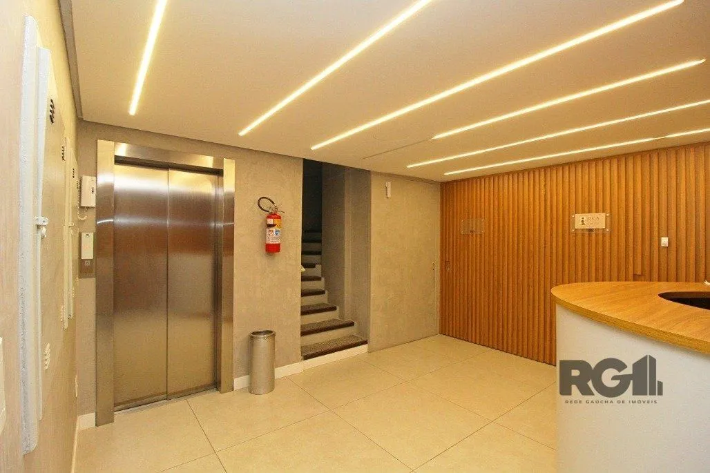Imagem Conjunto comercial para comprar totalmente mobiliado e desocupado, localizado na prestigiada Rua Felipe Camarão, em frente à Redenção.