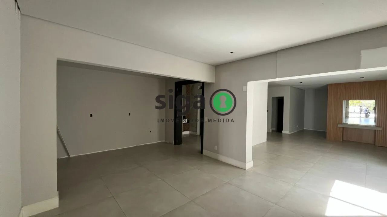 Imagem Casa Comercial em Ponto Estratégico de Indianópolis com 4 Vagas