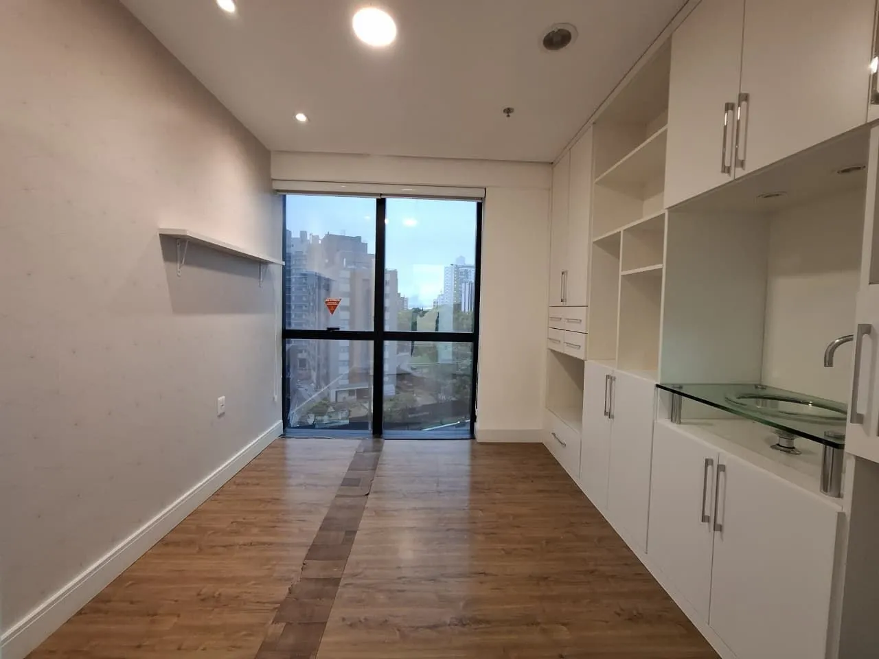 Imagem Sala comercial à venda em Porto Alegre, Auxiliadora, 35.56m2