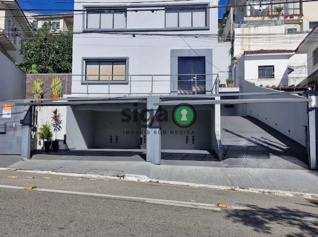 Foto do imóvel Casa Assobradada no Pacaembu, para locação Comercial ou venda com 10 salas, 11 vagas, reformada.