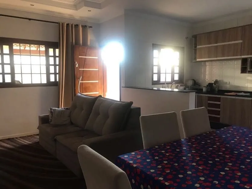 Imagem Casa à venda 2 Quartos, 1 Suite, 5 Vagas, 200M², Loteamento Residencial e Comercial Araguaia, Pindamonhangaba - SP