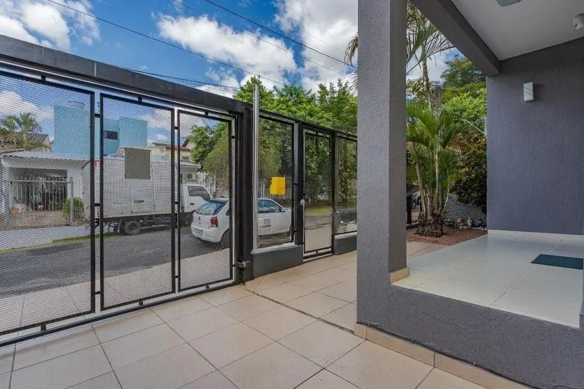 Imagem Casa térrea com 3 dormitórios, espaço gourmet e 3 vagas.
