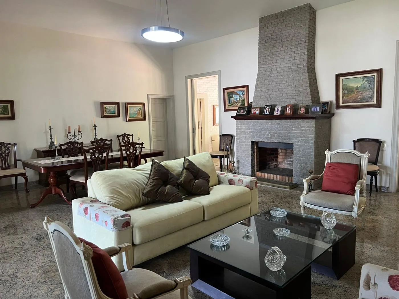 Imagem Casa para Venda em Petrópolis / RJ no bairro Valparaíso