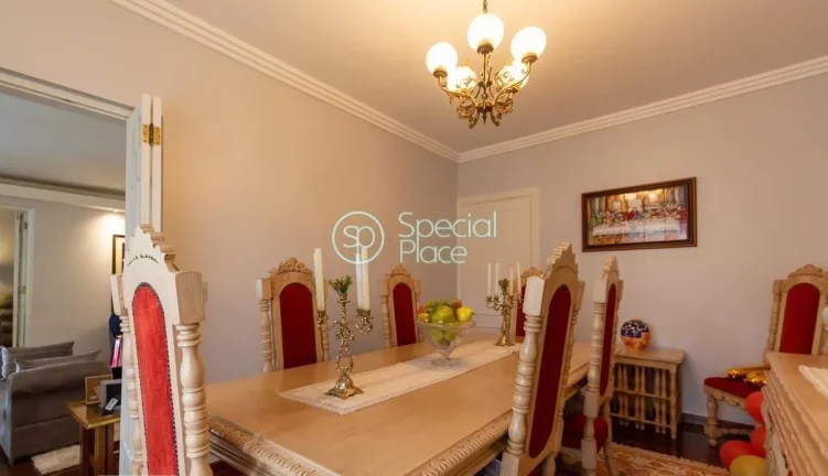 Imagem Espaçoso apartamento à venda com 4 quartos, sendo 4 suítes, e 6 banheiros no total, 2 quartos de ...
