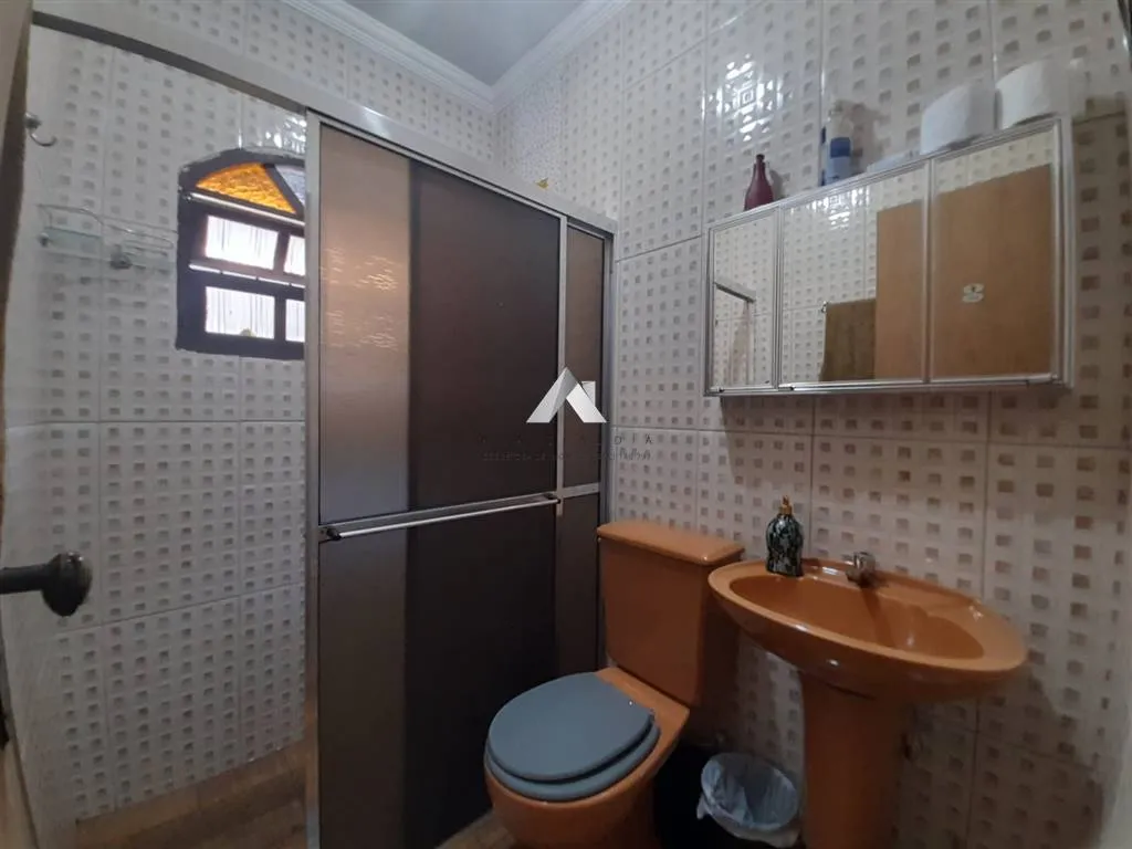 Imagem Casa na praia de Mongaguá bairro de moradores fixos, otima localização.