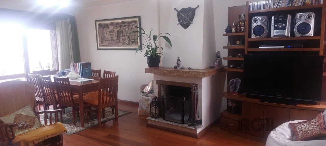 Imagem Casa 3 dormitórios à venda Medianeira Porto Alegre/RS