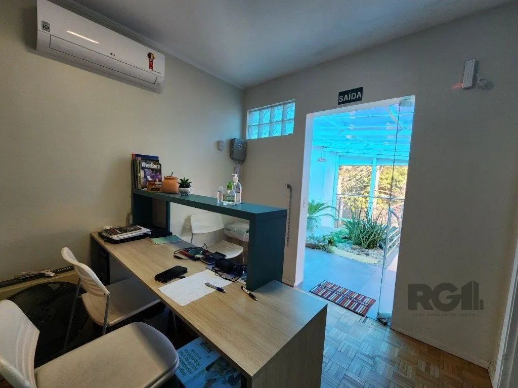 Imagem Vende-se excelente cada 3 quartos com suíte, 4 vagas, anexo comn salão de festas, podendo ser usada para fins comerciais - 255m² - Chácara das Pedras