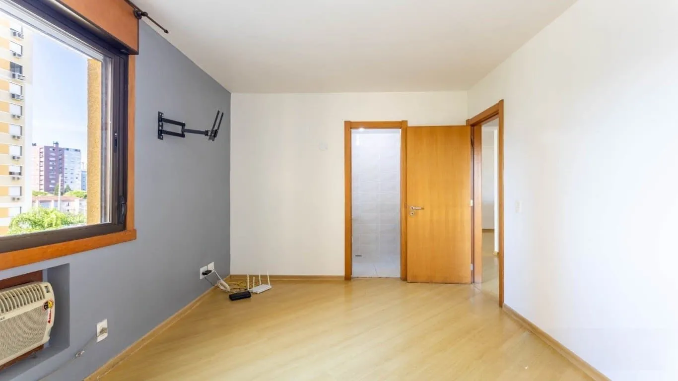 Imagem Apartamento de 2 dormitorios à venda em Passo da Areia, Porto Alegre.