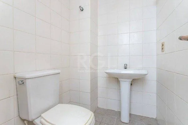 Imagem Sala comercial na Av Carlos Gomes com sacada DESOCUPADA