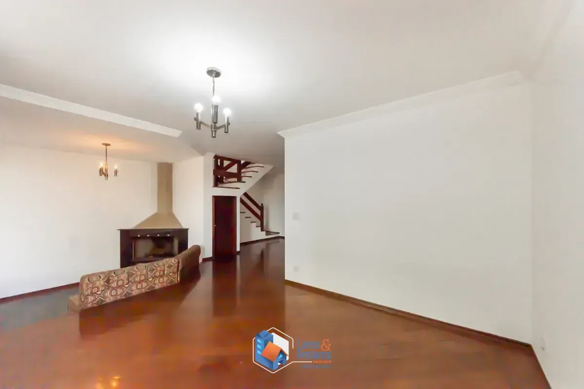 Imagem Sobrado para venda em Jardim Londrina com 4 quartos, sendo 1 suíte, 340m²