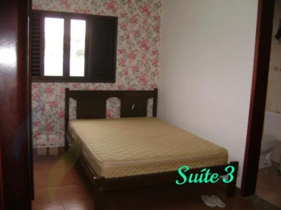 Imagem Sobrado com 3 dormitórios sendo 3 suítes, 5 banheiros, 2 vagas, com 223m² em Santo André