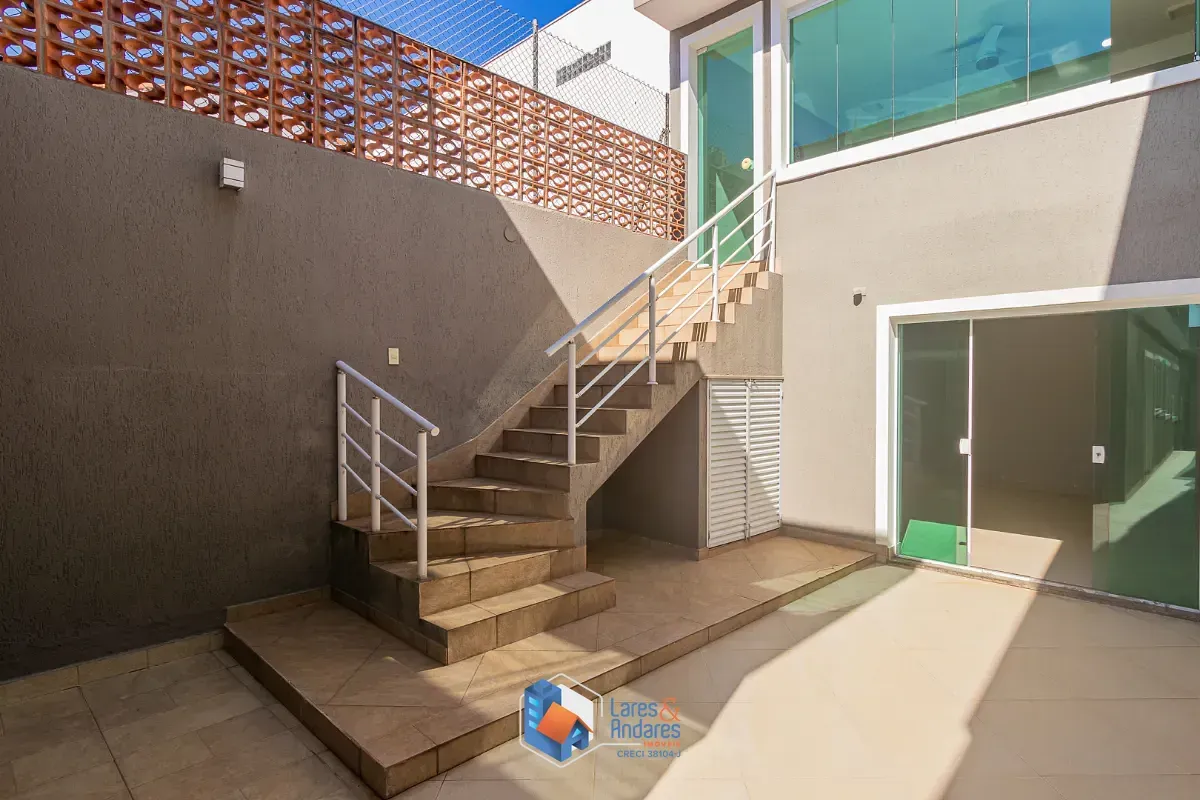 Imagem Casa para venda em Vila Dom Pedro I com 3 quartos, sendo 3 suítes, 223m²