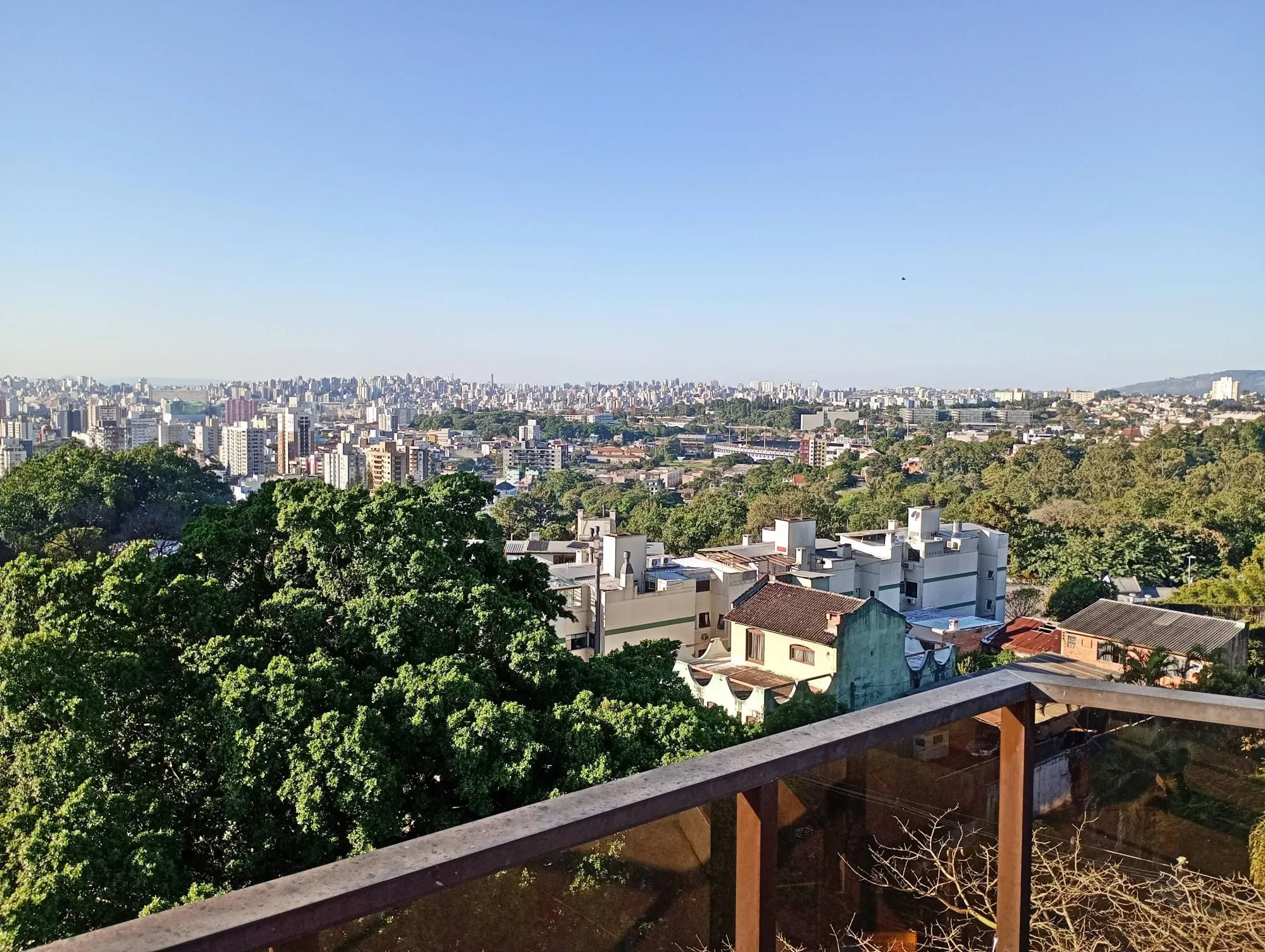 Imagem Cobertura com vista para o Guaíba, suíte e 2 vagas