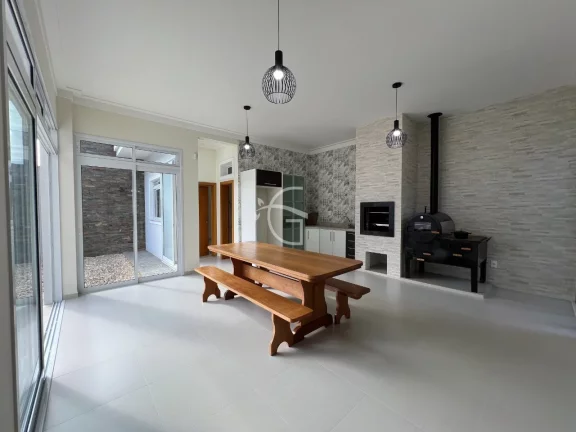Imagem Essa casa de alto padrão é linda e encantadora.