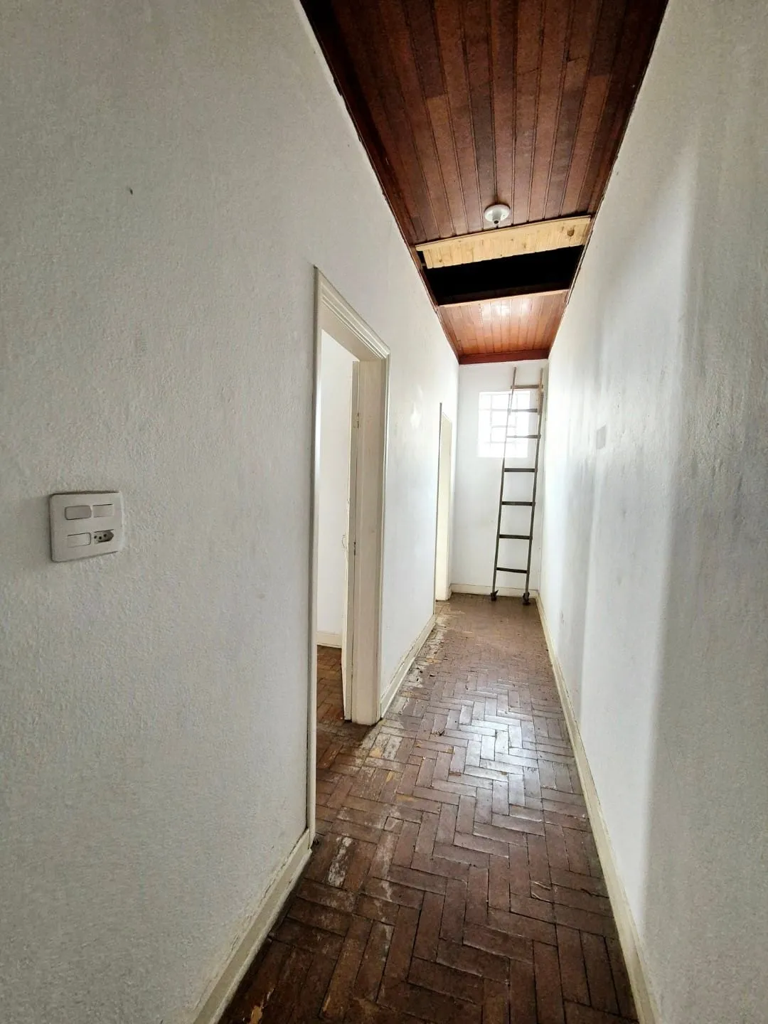 Imagem Imóvel Comercial Exclusivo no Centro de Pindamonhangaba com Estrutura Versátil e Localização Estratégica!