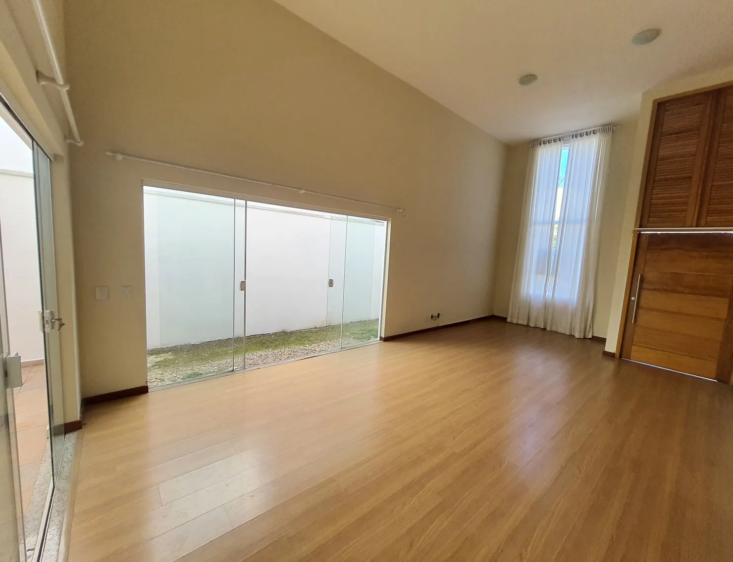 Imagem Casa à venda e locação 3 Quartos, 1 Suite, 2 Vagas, 258M², Condomínio Moema Ville, Pindamonhangaba - SP
