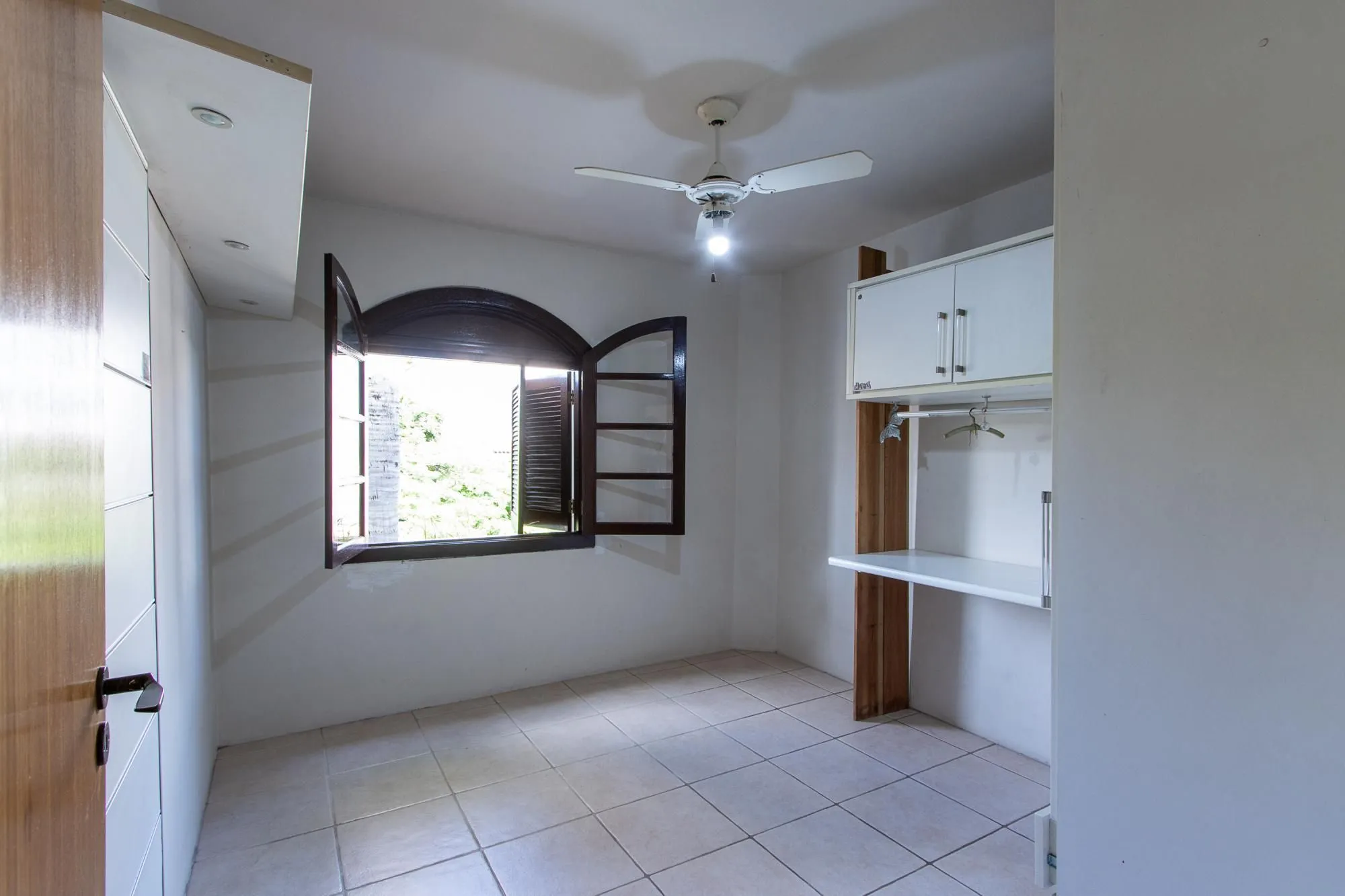 Imagem Casa de condomínio, 3 dormitórios, 1 suíte, 1 vaga coberta, no bairro Cristal.