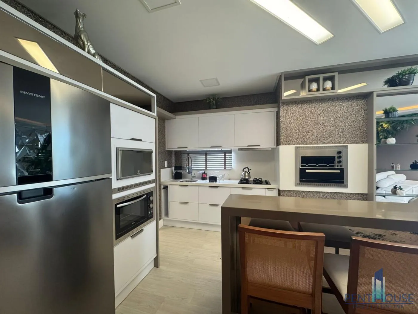 Imagem Apartamento Zona Central para Venda em Balneário Camboriú, CENTRO, 3 dormitórios, 3 suítes, 4 banheiros, 2 vagas
