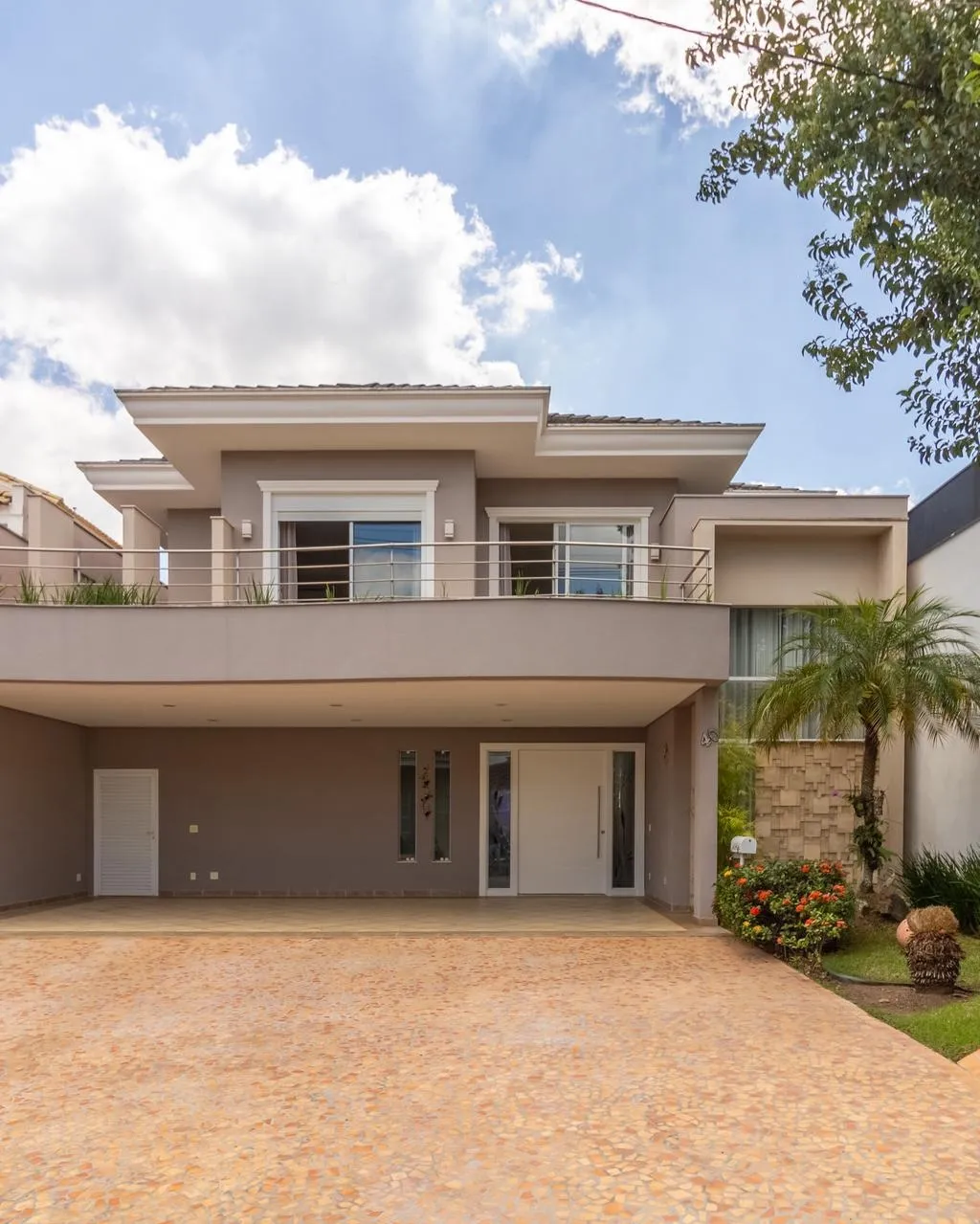 Imagem Sobrado com 3 suítes, piscina aquecida e suíte master de 60 m² no Sunset Condomínio Residencial