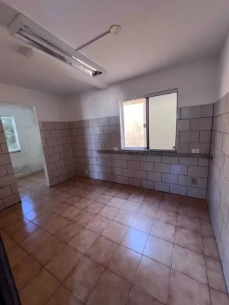 Imagem Terreno de 340m² com casa de 2 dormitórios e 1 vaga de garagem Zimbros