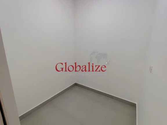 Imagem Apartamento à venda com 90m², 2 quartos, dependência, vaga demarcada por R$480.000,00 no Campo Grande em Santos