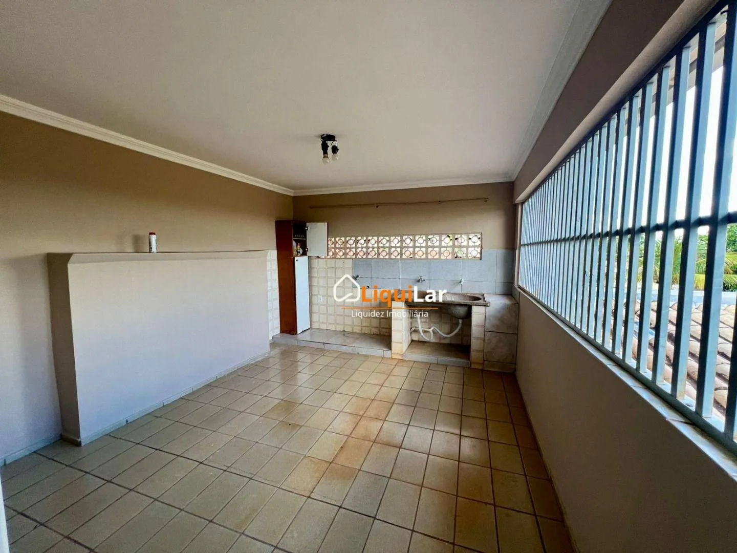 Imagem Imóvel Amplo com Dupla Aptidão Residencial ou Comercial em Terreno de 600 m² com Varanda Gourmet