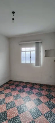 Imagem Casa à venda de esquina na Ponta Grossa, 3/4, sala ampla, garagem e DCE, 323m2