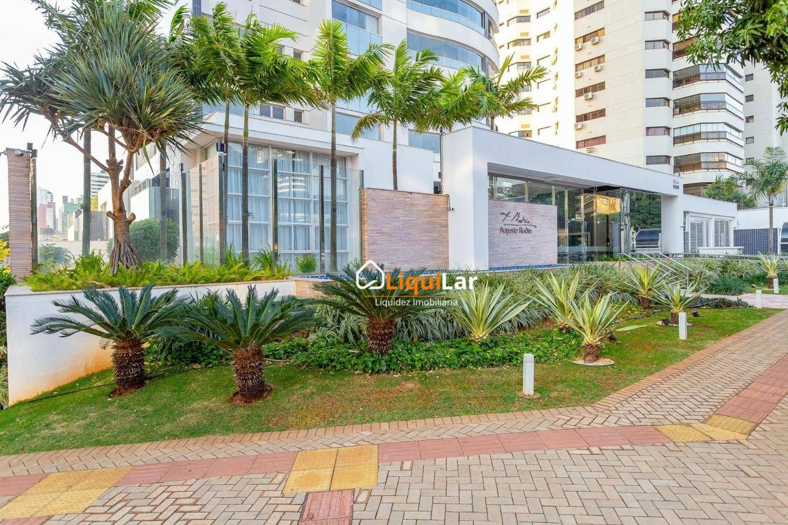 Imagem Apartamento à Venda no Edifício August Rodin com 221,14 m², 3 Suítes, Escritório e 3 Vagas em Frente à Praça Belmar Fidalgo