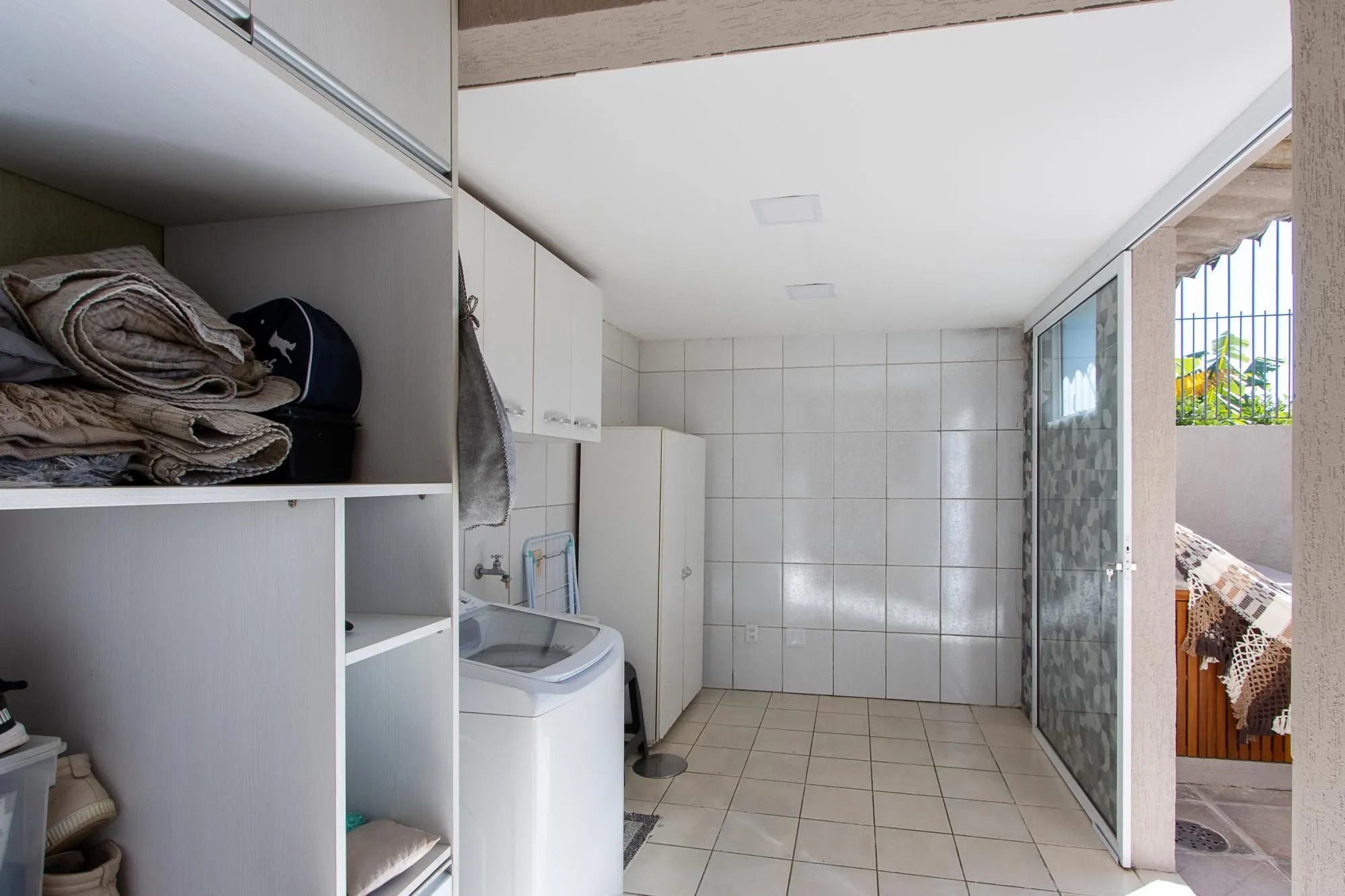 Imagem Casa em condomínio fechado, 104m² privativos, 2 quartos, 1 vaga, bairro Camaquã