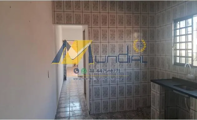 Foto do imóvel Casa com 2 dormitórios, quintal e garagem para locação