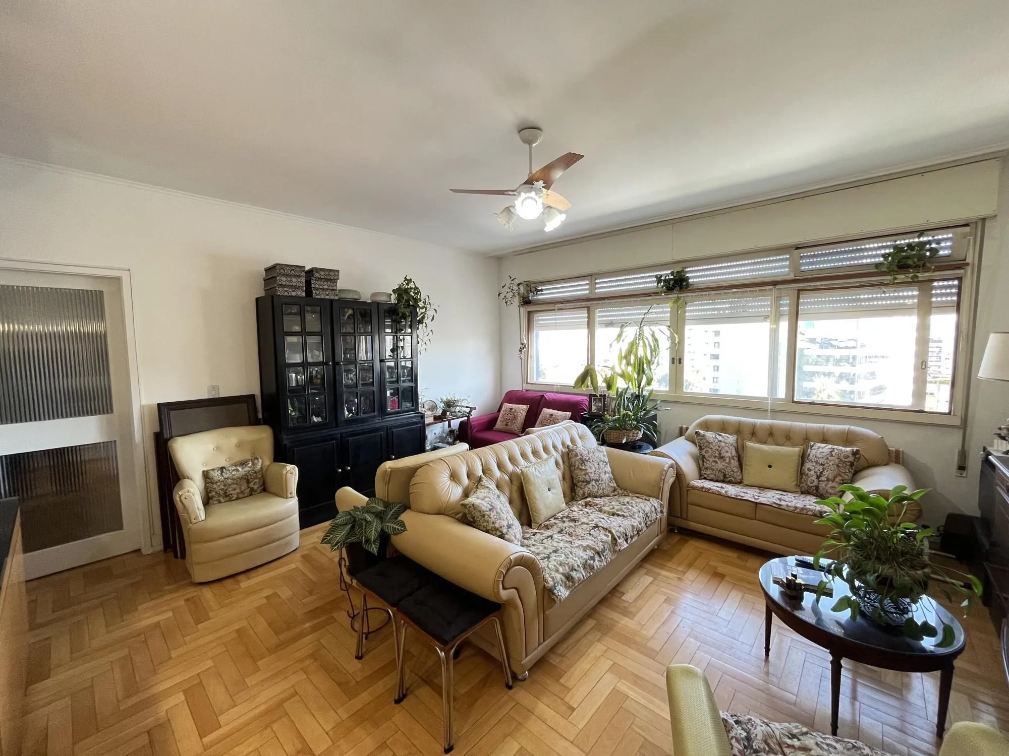 Imagem Apartamento de 3 quartos, suíte e 1 vaga de garagem no bairro Bom Fim em POA/RS