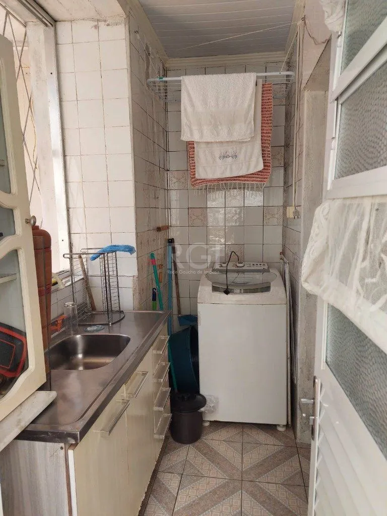Imagem CASA COM CHURRASQUEIRA E GARAGEM PARA 2 CARROS