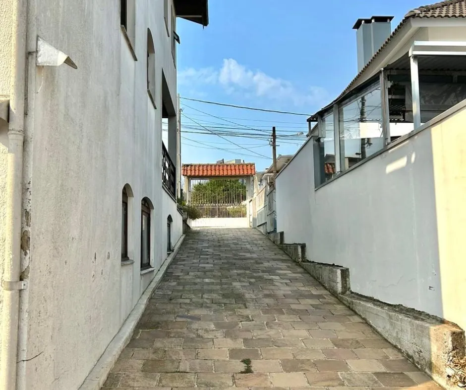 Imagem Casa à venda em Caxias do Sul, Rio Branco, com 2 quartos, 403m2