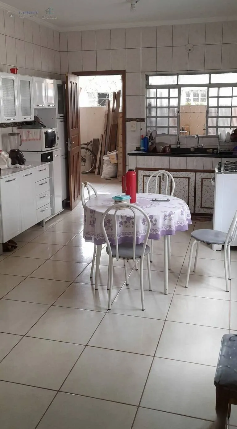 Imagem Excelente Casa com 233m² área construída e Edícula no Bairro Cidade Nova