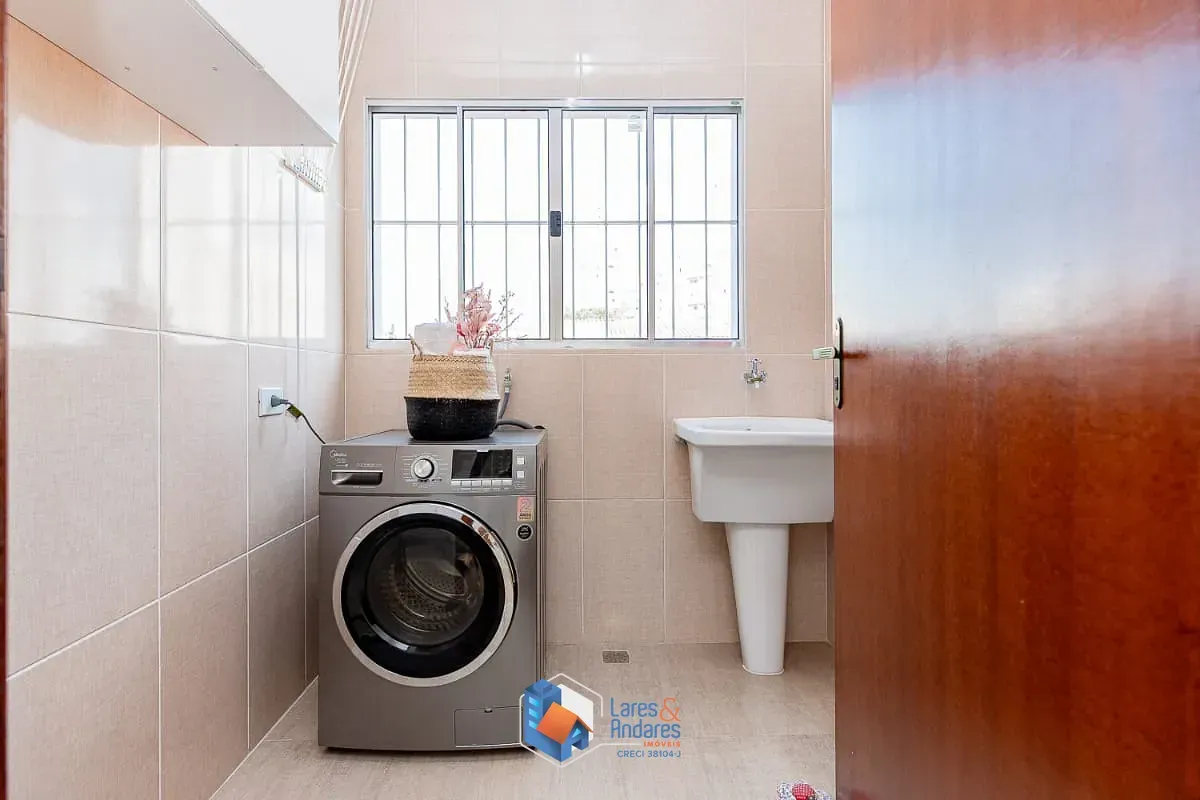 Imagem Sobrado para venda em Jardim Caravelas com 5 quartos, sendo 1 suíte, 200m²