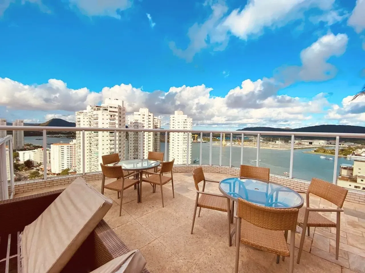 Imagem Apartamento com 4 Quartos à Venda, 186 m² em Ponta da Praia - Santos