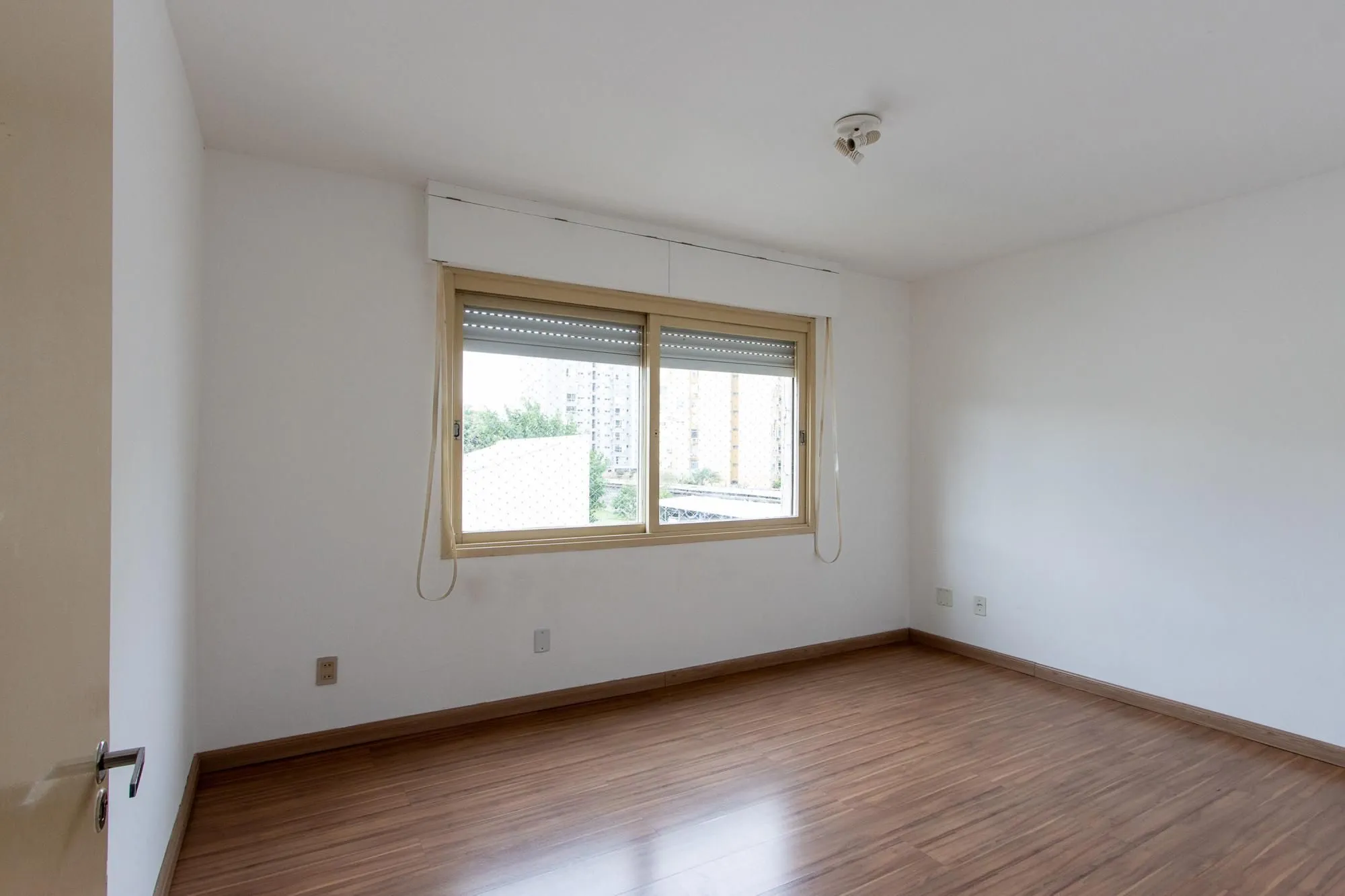 Imagem Apartamento 2 quartos, com 1 vaga escriturada - Bairro Tristeza