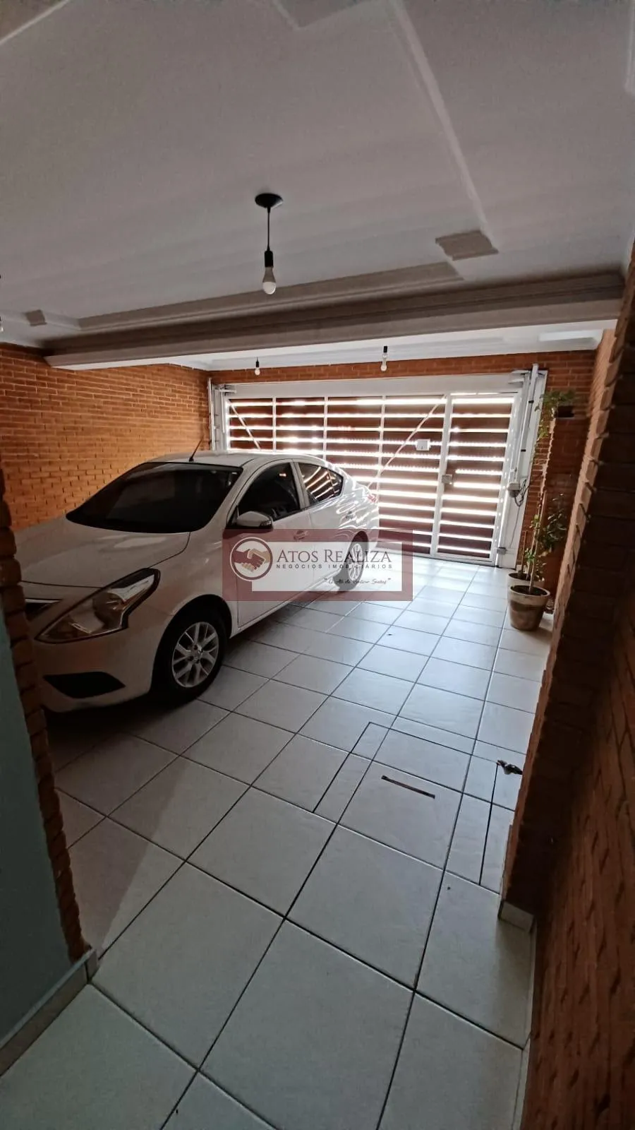 Imagem Alugo casa no Jardim Germania. Sobrado com 200m² de àrea util, 3 Dormitirios com planejados, sendo 2 Suítes, 2 salas, 6 banheiros, 2 vagas de garagem coberta, area de serviço com pia e churrasqueira, com àrea de serviço, Agende uma visita.
