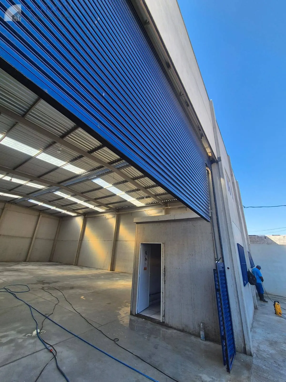 Imagem Locação de Galpão Comercial/Industrial - Estrutura Completa em Pindamonhang