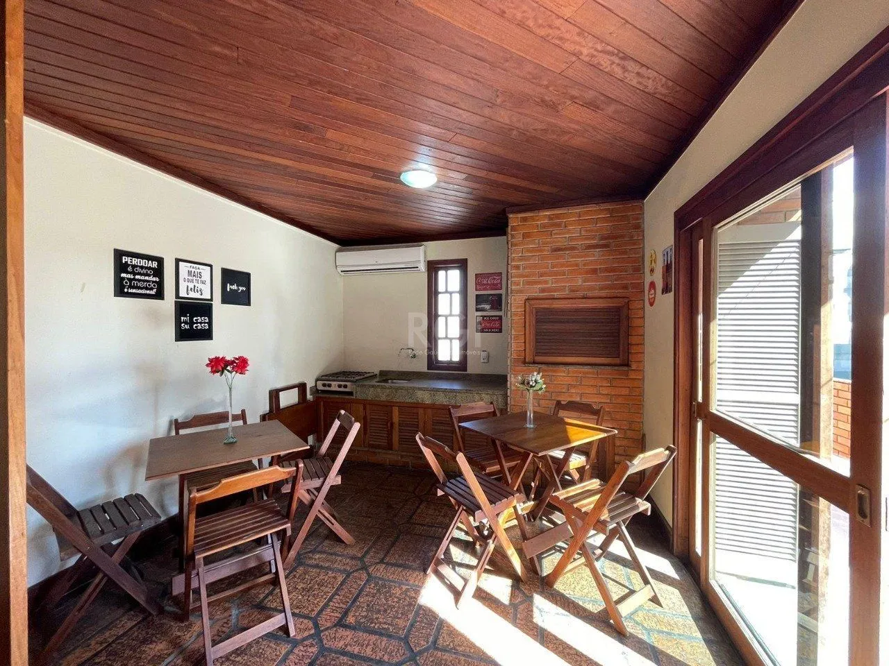 Imagem Cobertura a venda 5 Quartos, suíte e 2 vagas, no Bairro Menino Deus, Poa/RS