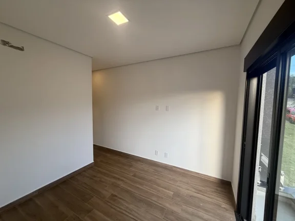 Imagem Casa a Venda com 3 Suítes e Piscina - Muito Conforto!