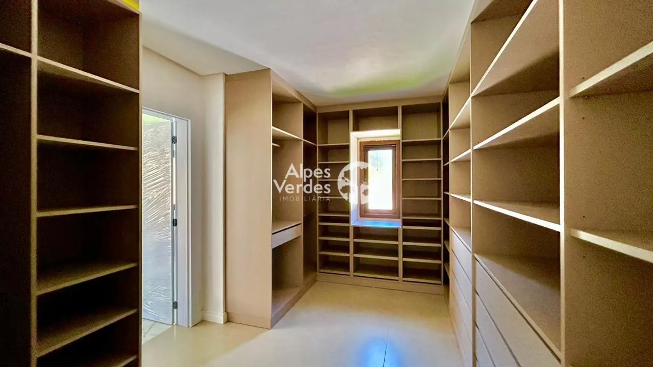 Imagem Vende-se Casa de Alto Padrão, Condomínio Laje de Pedra