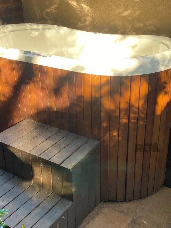 Imagem Casa em Condomínio para Comprar no bairro Pedra Redonda com 4 suítes