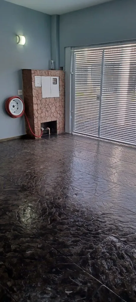 Imagem Sobrado à venda em Santo André-SP: 3 quartos, 1 suíte, 2 banheiros, 2 vagas, 274m² no Jardim Las Vegas!
